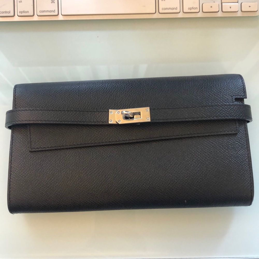 Similar to Hermes Kelly wallet